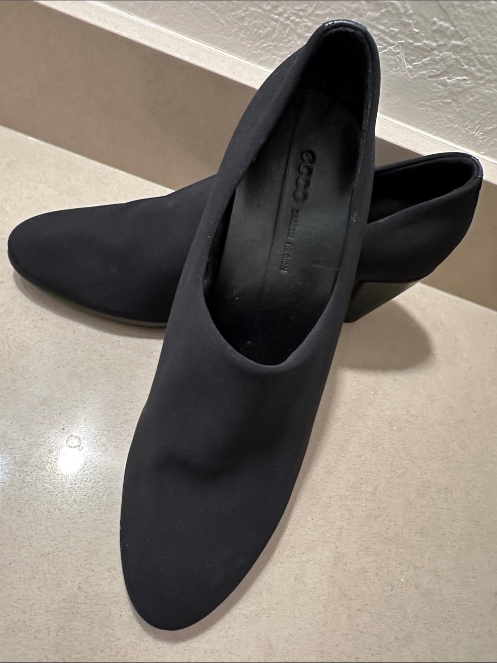 Ecco Women's Black Slip-On heels - Picture 4 of 8